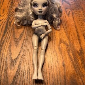 MGA Articulated Fashion Doll Gray Complexion Silver Curly Hair 2022